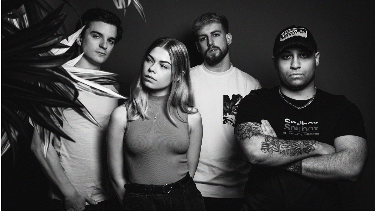 KOMPRA | HANNAH TAYLOR